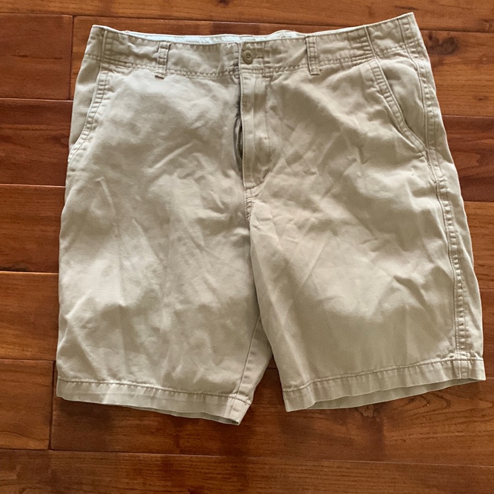 Old Navy Men's Shorts size 36 Broken In Khaki Cargo Cotton Classic Bermuda